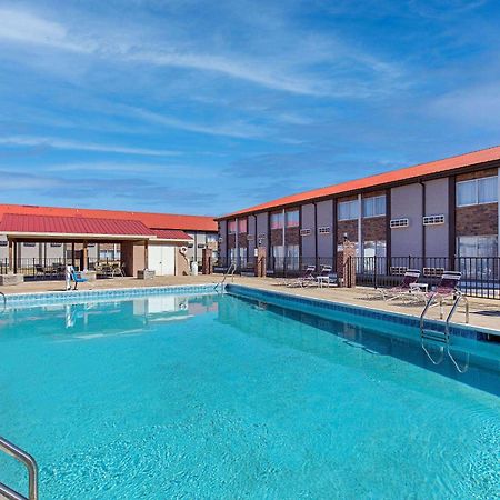 Ramada By Wyndham Bowling Green Buitenkant foto