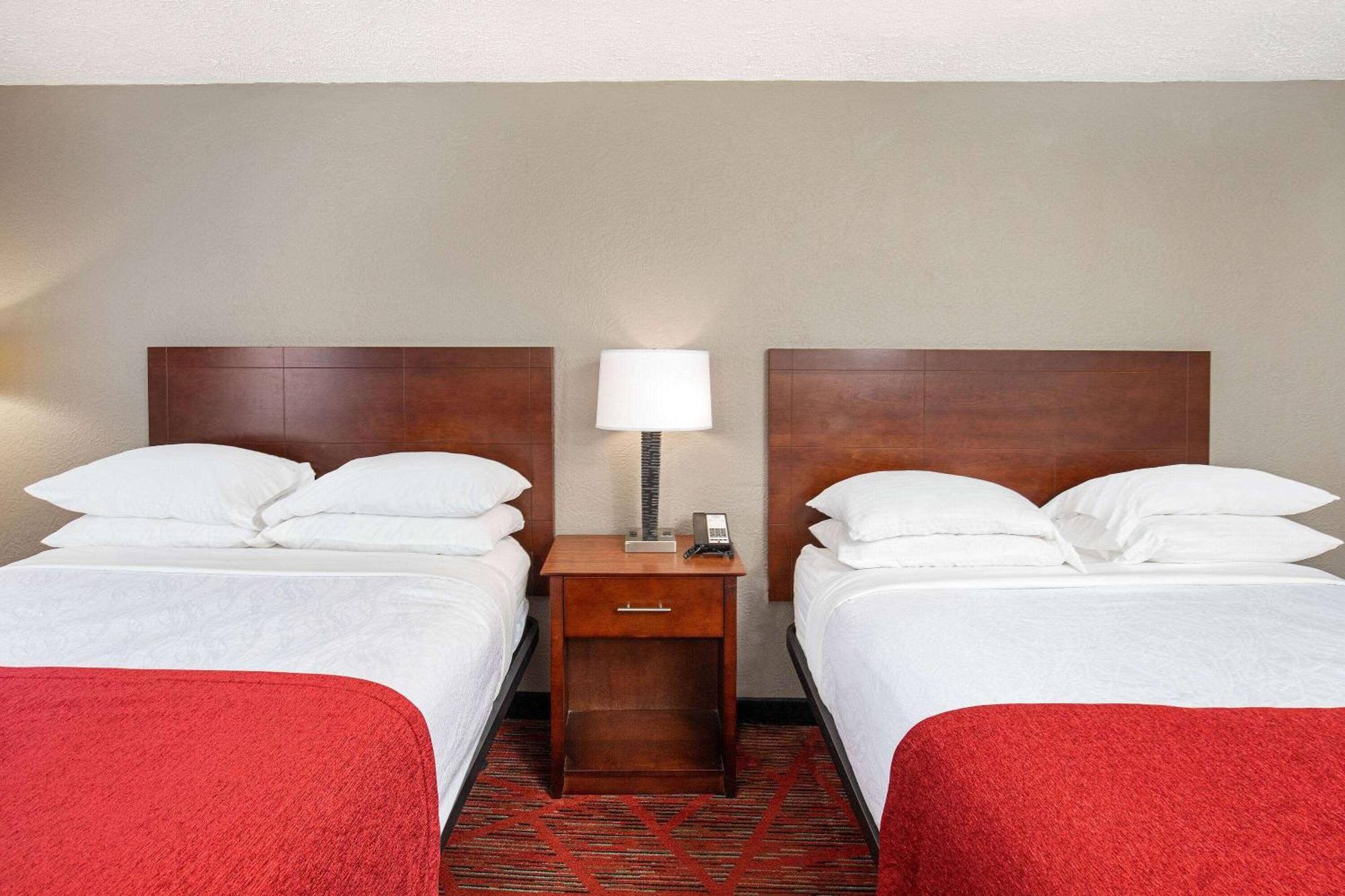 Ramada By Wyndham Bowling Green Buitenkant foto