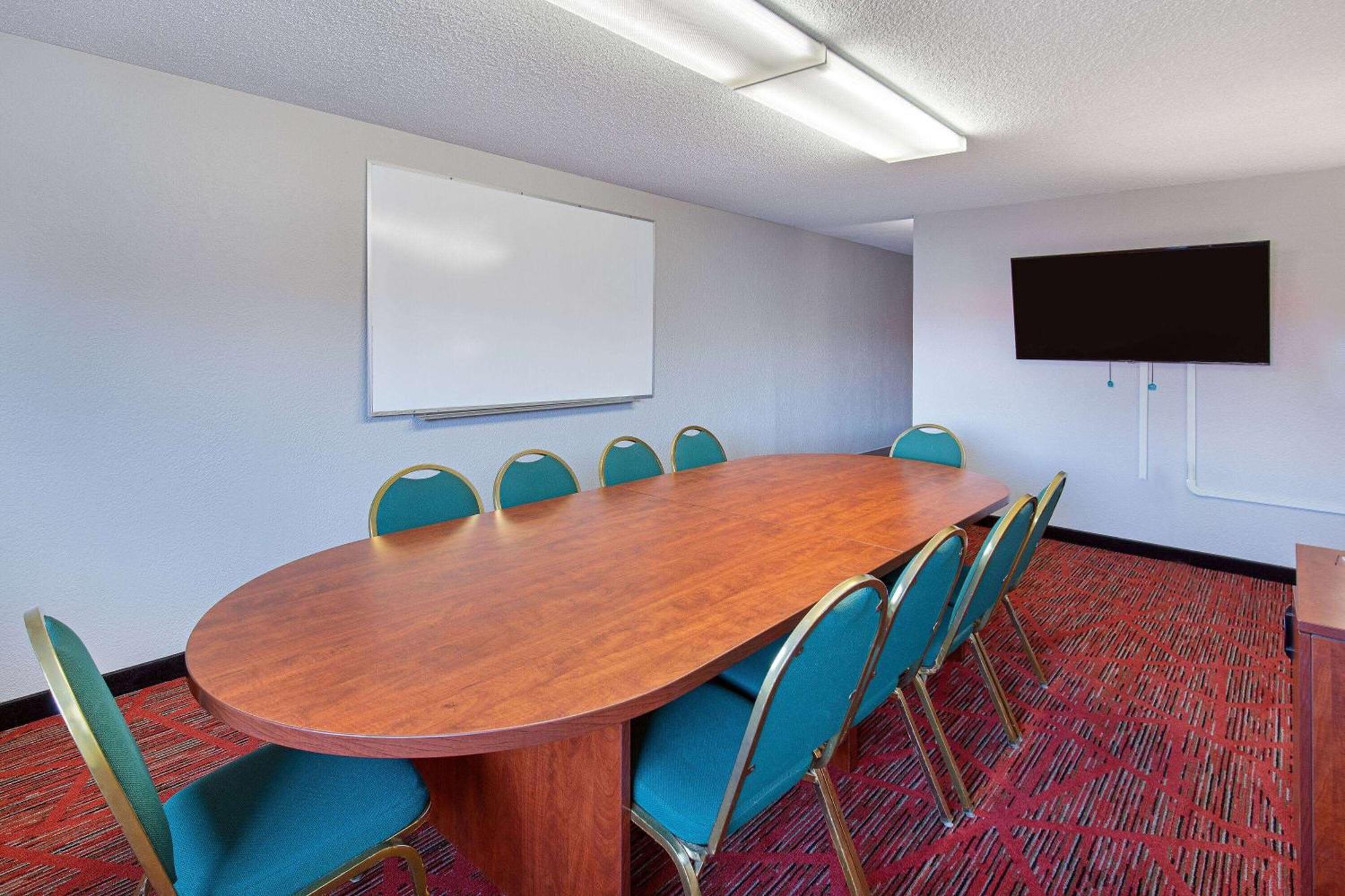 Ramada By Wyndham Bowling Green Buitenkant foto