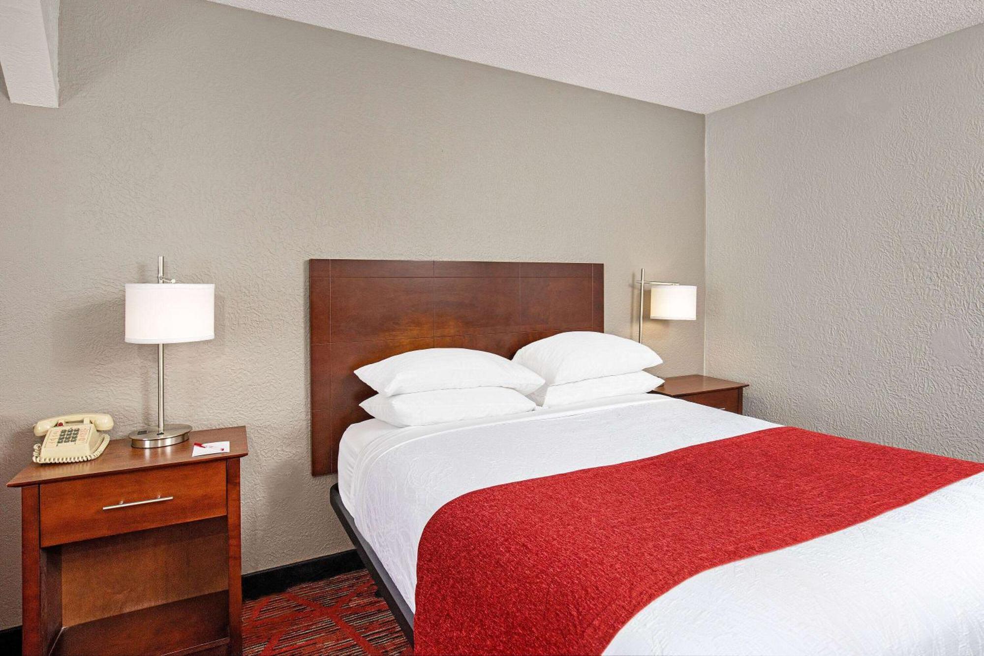 Ramada By Wyndham Bowling Green Buitenkant foto