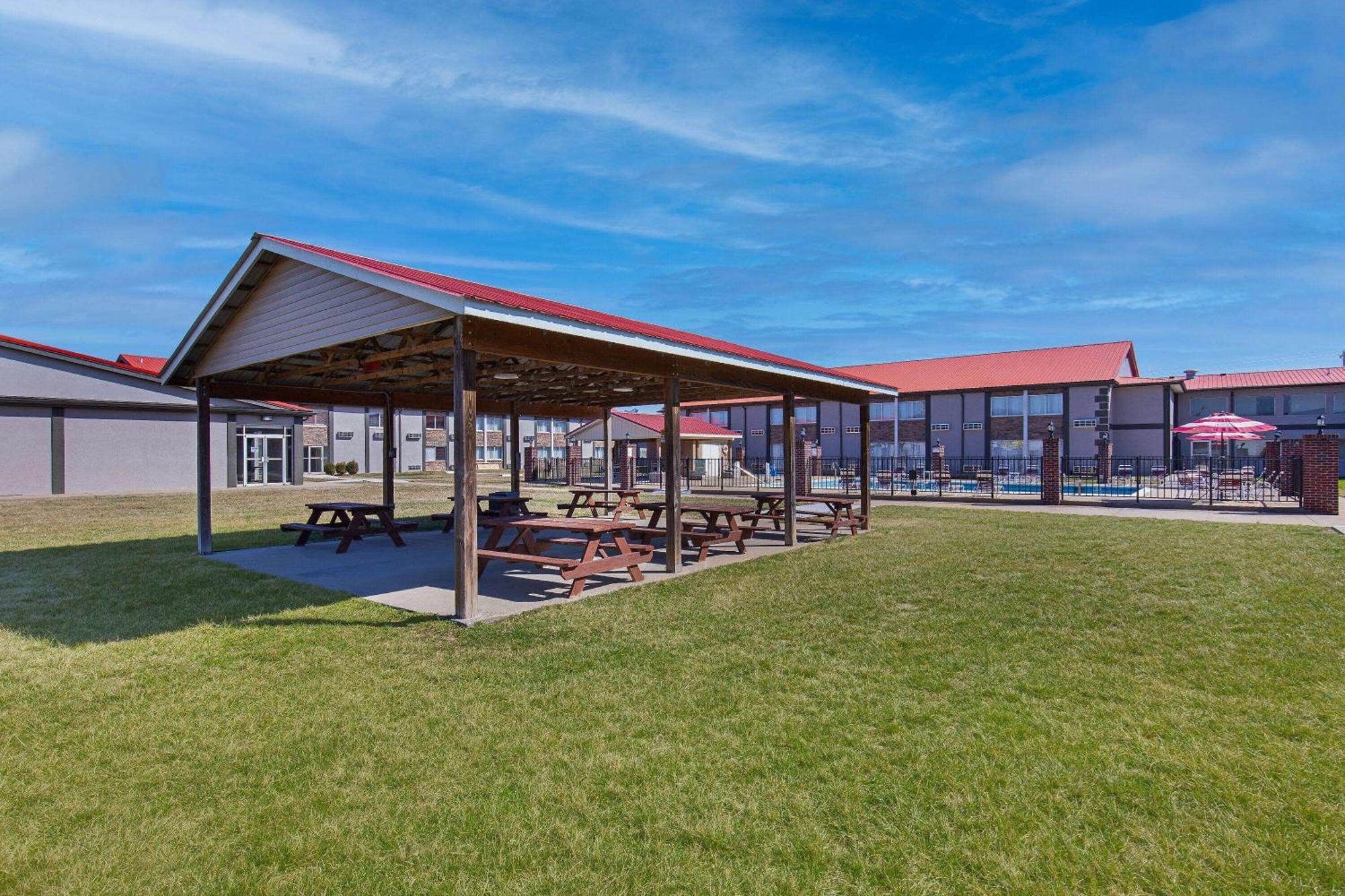 Ramada By Wyndham Bowling Green Buitenkant foto