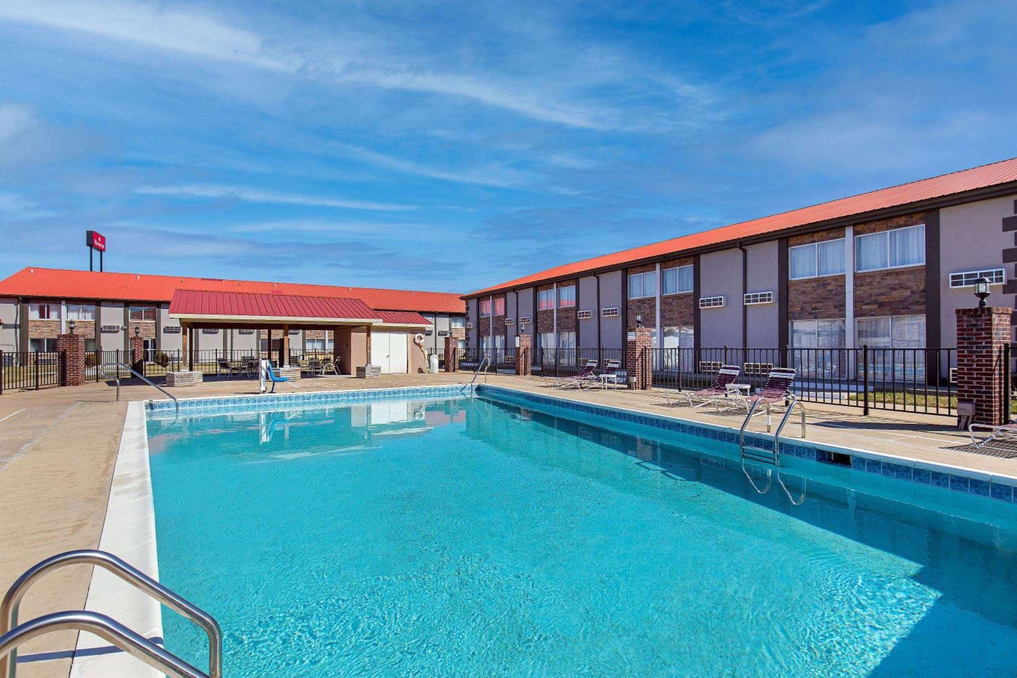 Ramada By Wyndham Bowling Green Buitenkant foto