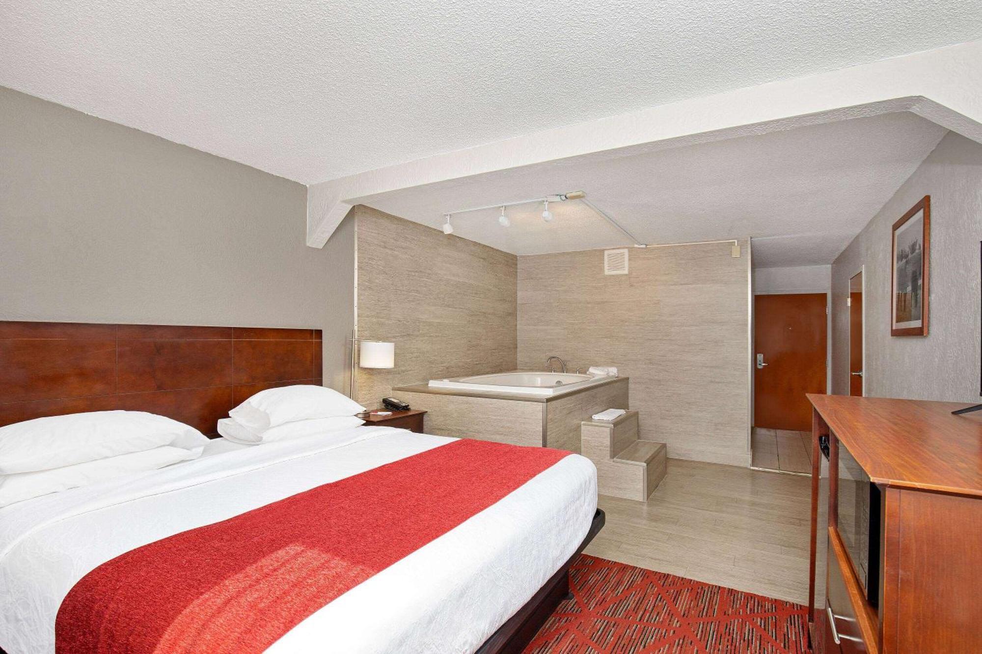 Ramada By Wyndham Bowling Green Buitenkant foto