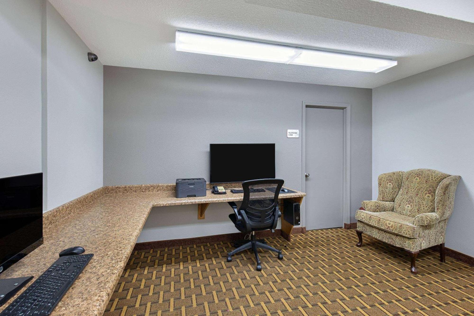 Ramada By Wyndham Bowling Green Buitenkant foto